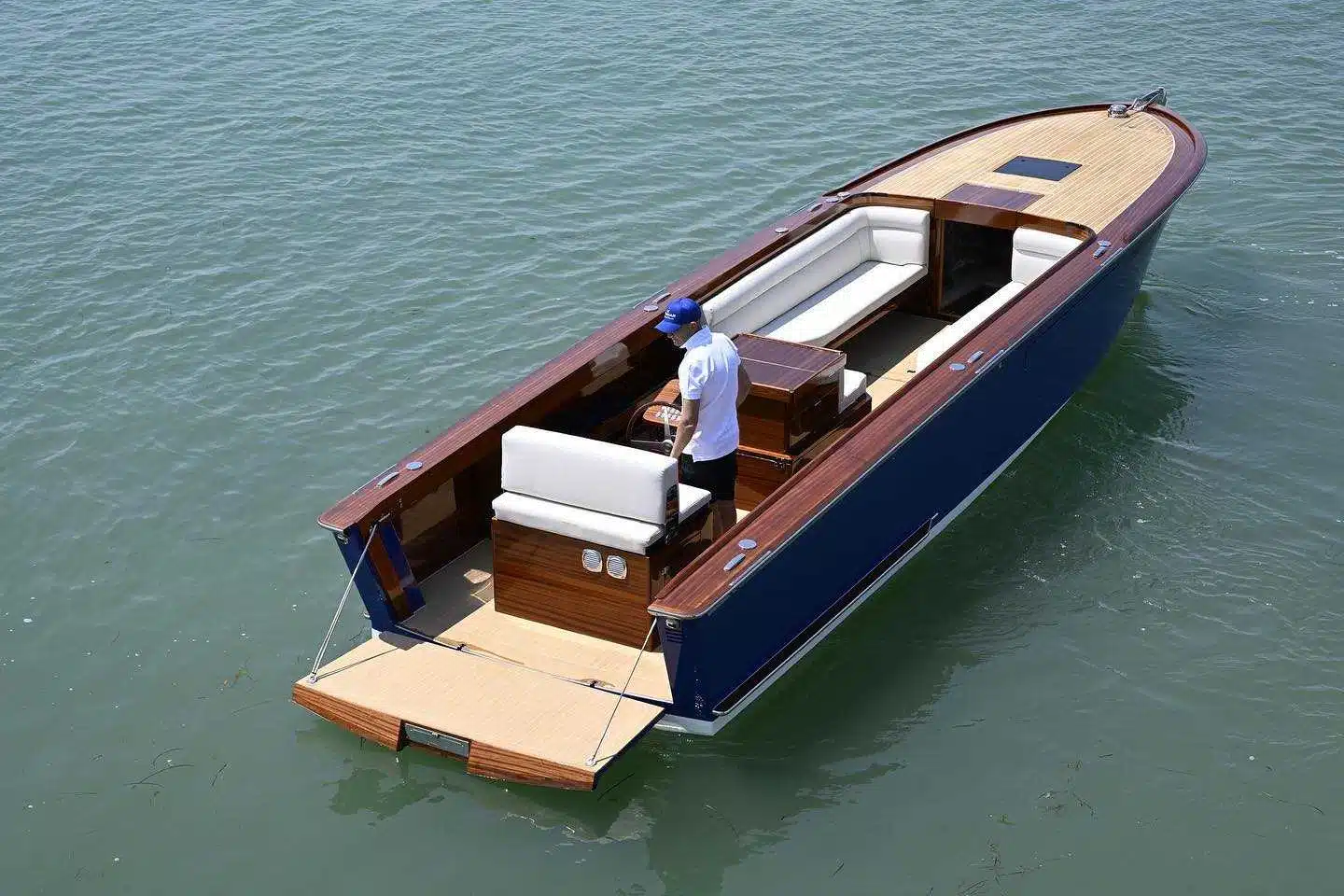 Lido 32, il nuovo progetto Venmar di Cossutti Yacht Design.